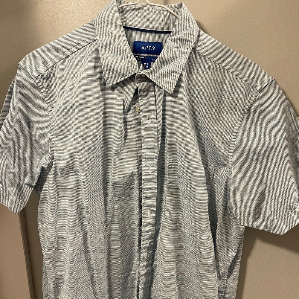Short sleeve button up
